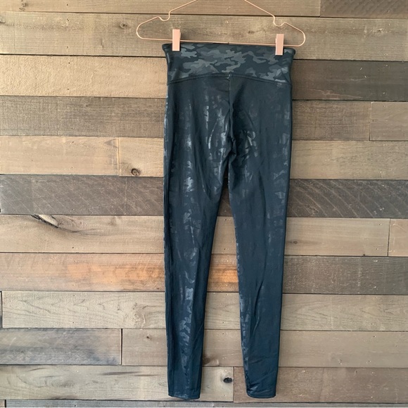 SPANX Women's Camo Print Faux Leather Metallic Leggings in Black Camo Pattern - Picture 5 of 7